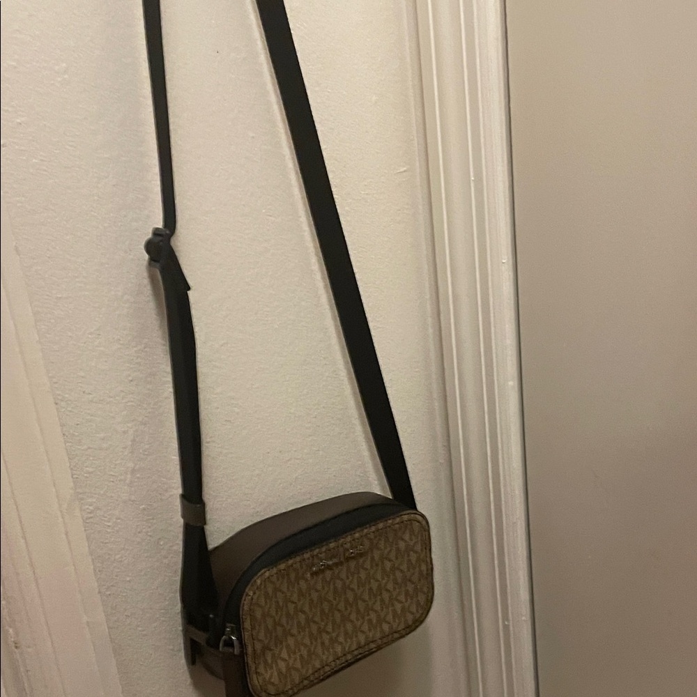 Michael Kors Tan and brown purse and Gucci key holder - Picture 3 of 14